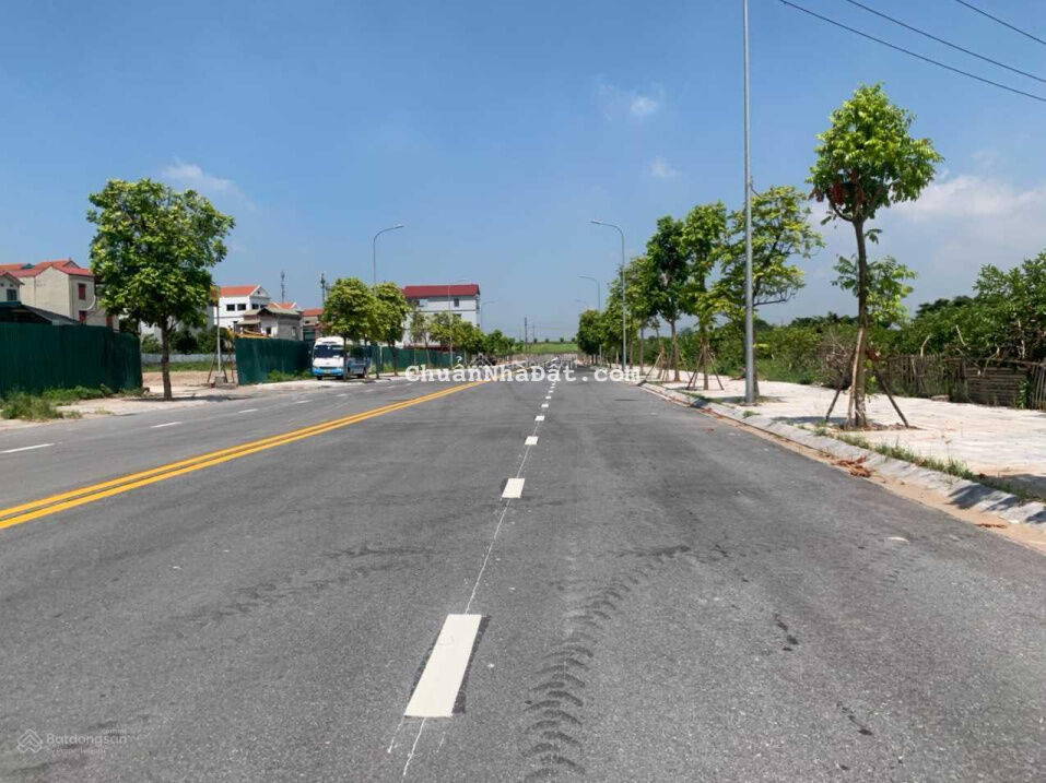 Đừng bỏ qua lô đất đẹp 72,5m2 đất đấu giá Cự Khối mới dãy TT7, đường xá đã thông xe chạy tấp nập