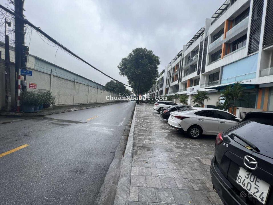 Bán đất có nhà cấp 4 tại mặt phố Đức Giang, phù hợp làm văn phòng công ty Bán đất có nhà cấp 4 tại mặt phố Đức Giang, phù hợp làm văn phòng công ty