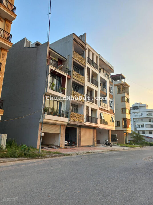 Chính chủ cần bán gấp đất TĐC Ngọc Thụy, 90m2, MT 6m, đường 12m vỉa hè, KD chỉ 10 tỷ, 0967182629