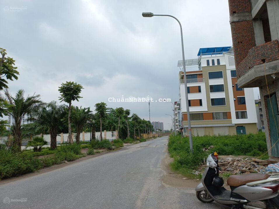 Chính chủ cần bán gấp đất TĐC Ngọc Thụy, 90m2, MT 6m, đường 12m vỉa hè, KD chỉ 10 tỷ, 0967182629