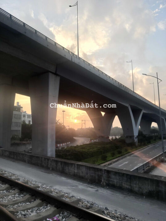 Bán gấp chia tài sản. Bán 95m2 đất Việt Hưng, Ngô Gia Tự, mặt tiền 5.6m giá 8 tỷ. LH 0902260486