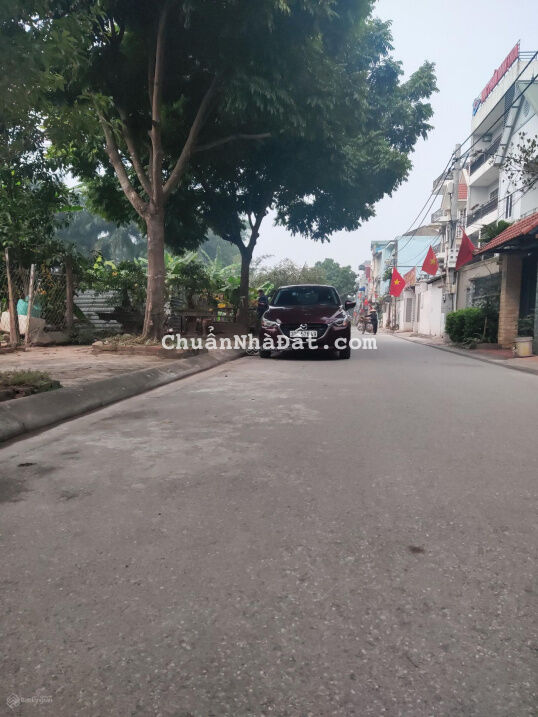 Cần bán 98.4m2 đất SĐCC Thạch Bàn, đường 9m, 2 ô tô tránh nhau, LH: 0902132489