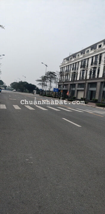 Cần bán 98.4m2 đất SĐCC Thạch Bàn, đường 9m, 2 ô tô tránh nhau, LH: 0902132489