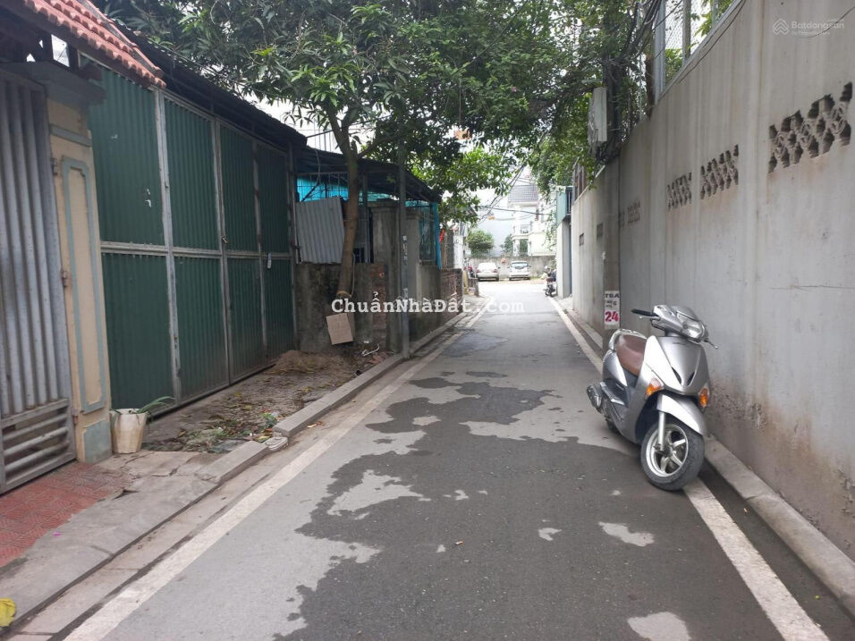 Bán đất Đàm Quang Trung, Long Biên 98m2 MT5,5m giá 8,5 tỷ. Mặt tiền rộng mặt ngõ ô tô thông vào nhà