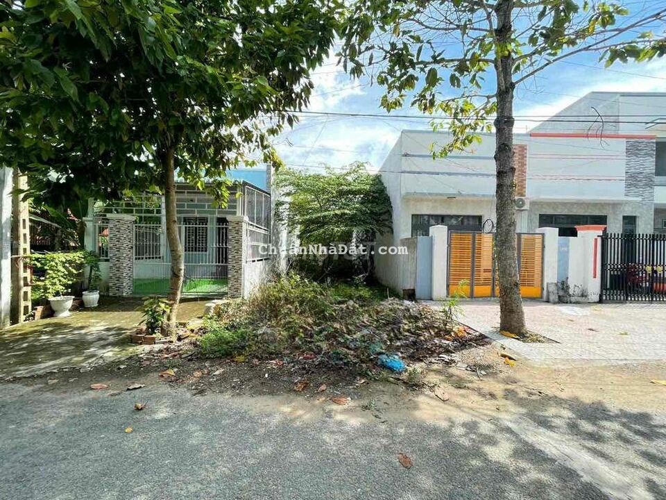 Bán Nền 1tỷ270tr Sau Lưng Nhà Hàng Hùng Biển - Vĩnh Long