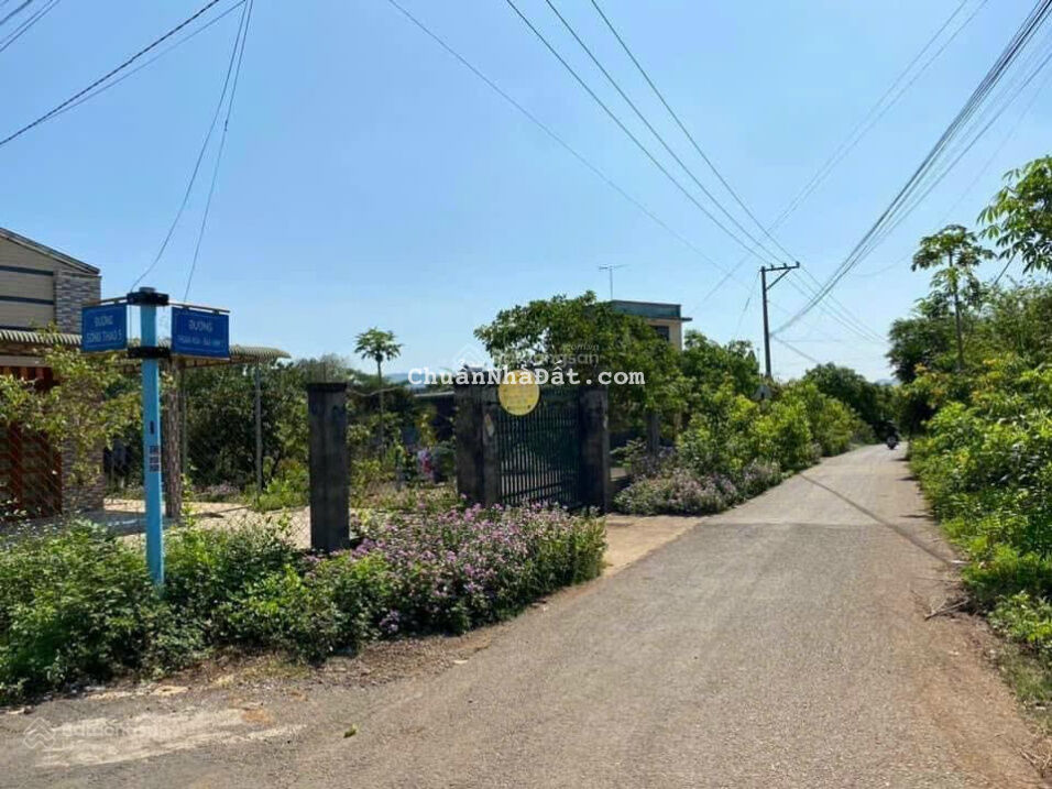 Chính chủ bán gấp lô đất 210m2 giá 600tr, sổ hồng riêng, ngay trung tâm Long Khánh Chính chủ bán gấp lô đất 210m2 giá 600tr, sổ hồng riêng, ngay trung tâm Long Khánh