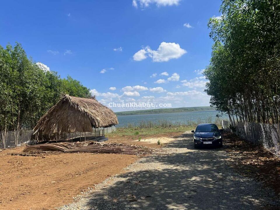 Kẹt tiền bán 1000n2 mặt hồ Bàu Cạn. Tặng thêm 1400m2. Tổng 2400m2