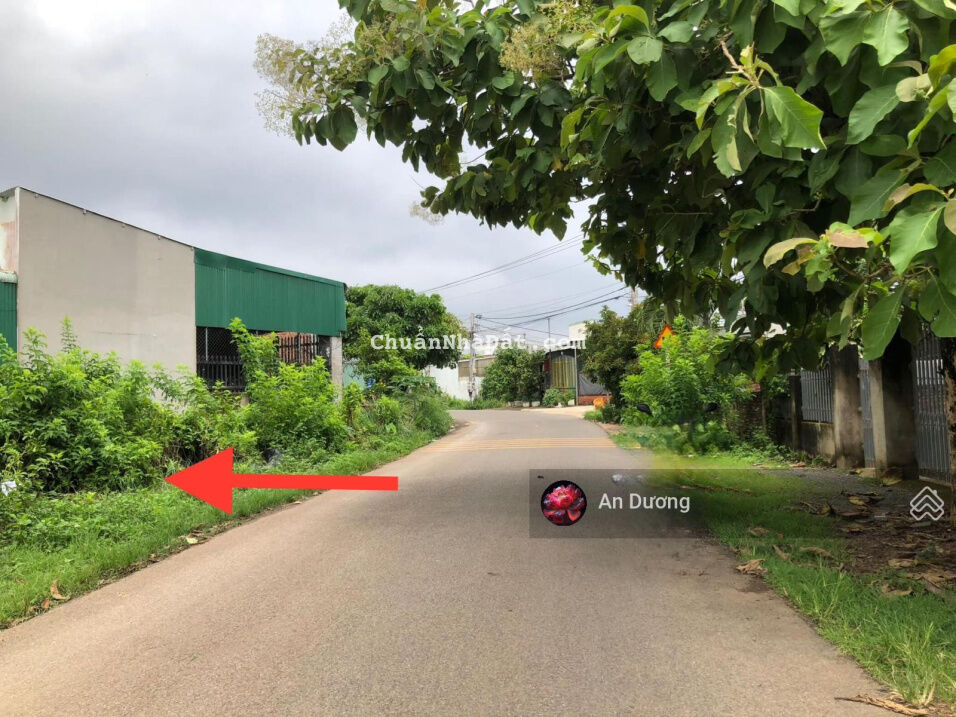 Chủ ngộp bán 925m2 mặt tiền nhựa sát trường học giá 630 triệu sổ hồng riêng