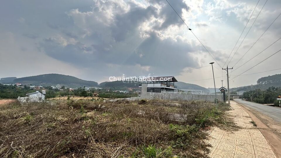 Cần gấp bán lỗ lô đất Mê Linh thôn 3 mặt tiền đường nhựa ngang 10m