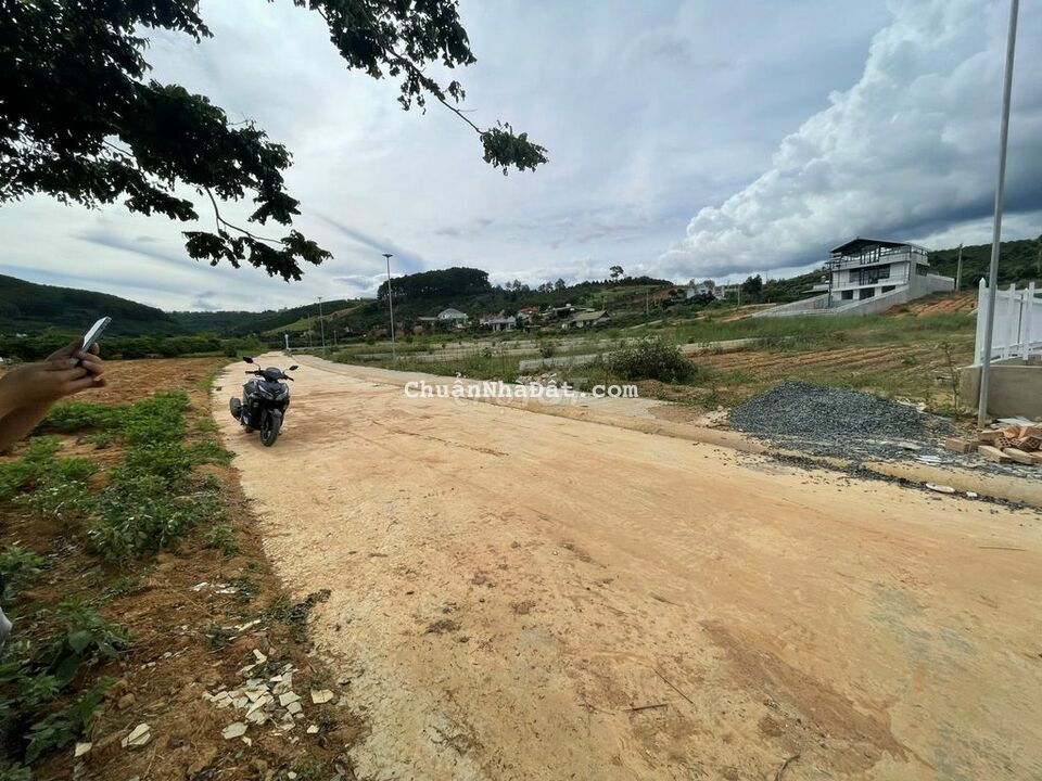 Cần tiền bán gấp lô đất thôn 3 Mê Linh view KDL Chuồn Chuồn