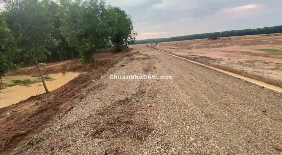 Bán 1000m2 view hồ nghĩ dưỡng tại Lộc Ninh, Bình Phước Bán 1000m2 view hồ nghĩ dưỡng tại Lộc Ninh, Bình Phước