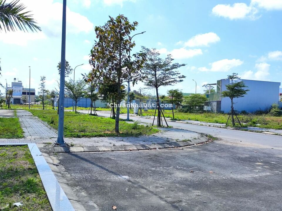 Bán nhanh lô đất  h.Nam đối diện sân Tenis An Phú