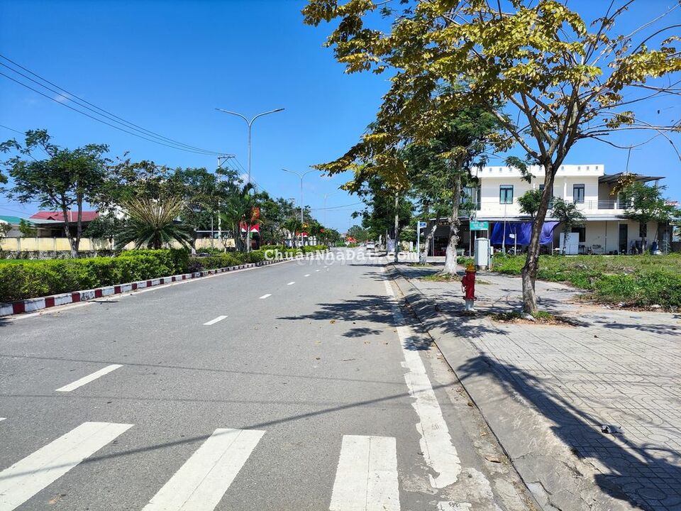 Bán lô đất 7x20 đối diện công viên TT  Mộ Đức