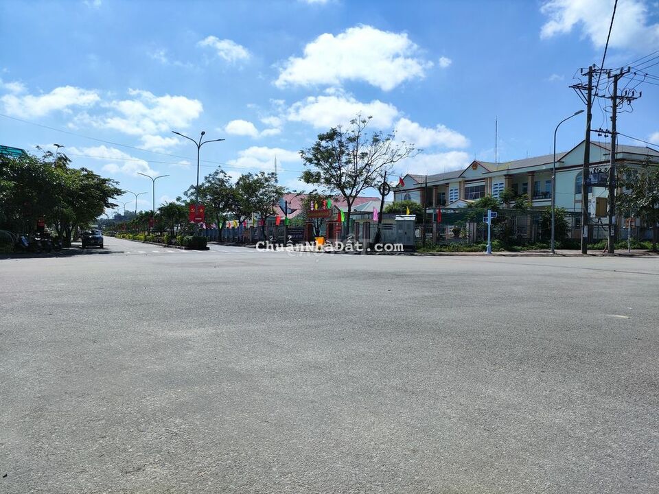Bán lô đất 7x20 đối diện công viên TT  Mộ Đức
