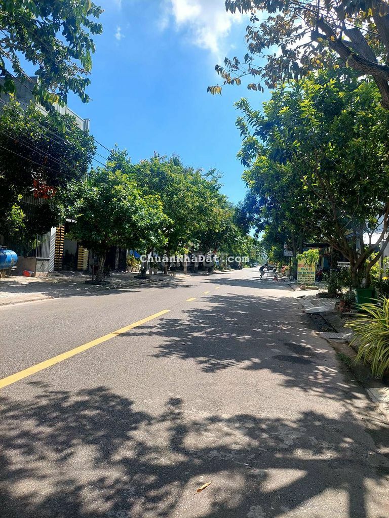 Bán lô hướng Đông Nam đường Lưu Trùng Dương, Bá Tùng 1, Hòa Quý. Bán lô hướng Đông Nam đường Lưu Trùng Dương, Bá Tùng 1, Hòa Quý.