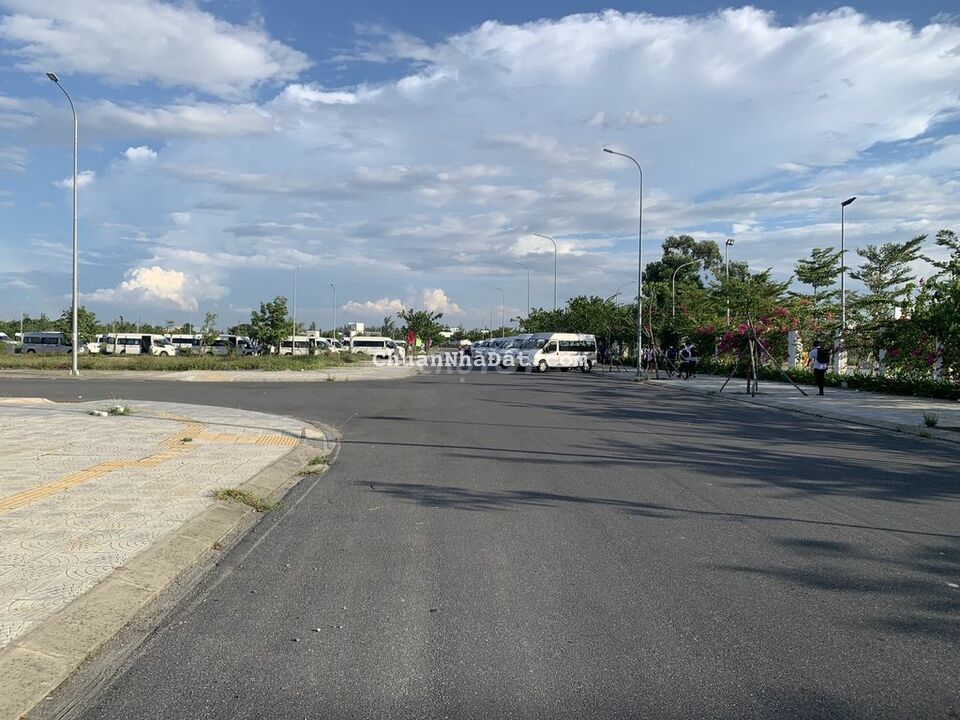 Giá Sốc! đất fpt Đà Nẵng - 102m2 thuộc V5 giá chỉ 2,2 tỷ rẻ nhất