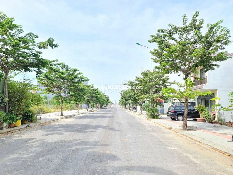 Nam Hòa Xuân B2.21 đường 10 thông ra đảo kim cương Nam Hòa Xuân B2.21 đường 10 thông ra đảo kim cương