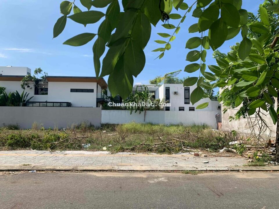 Chính chủ cần bán 3 lô liền kề đường 2 làn gần trường ĐH FPT city