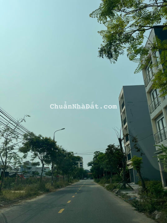 Bán nhanh 1 cặp Nguyễn Xiển, có bán lẻ. Song song Lê Văn Hiến, gần ngay TTHC quận LH 0932.550.386 Bán nhanh 1 cặp Nguyễn Xiển, có bán lẻ. Song song Lê Văn Hiến, gần ngay TTHC quận LH 0932.550.386