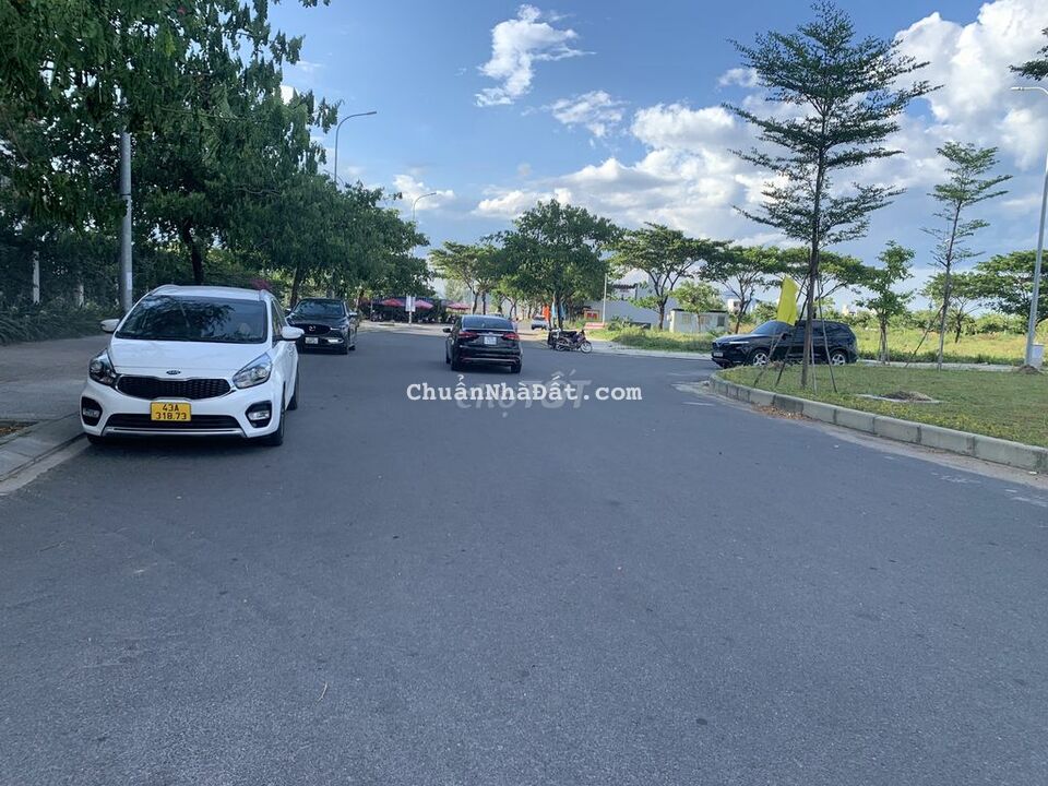 Bán lô biệt thự 432m2-hướng Nam sát kênh sinh thái giá sập hầm 23tr/m2