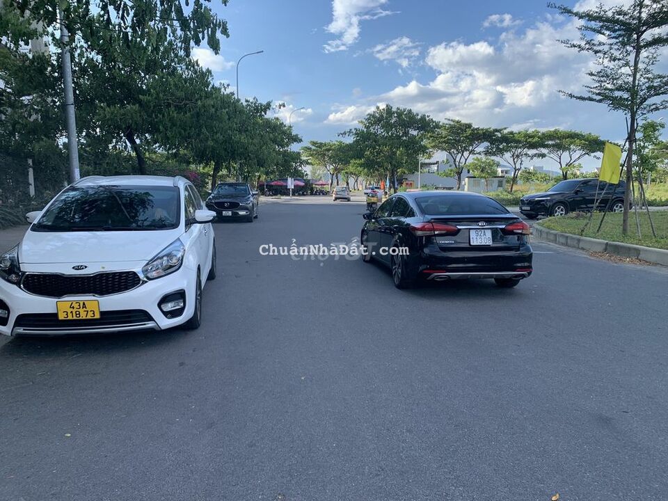 Bán lô biệt thự 432m2-hướng Nam sát kênh sinh thái giá sập hầm 23tr/m2