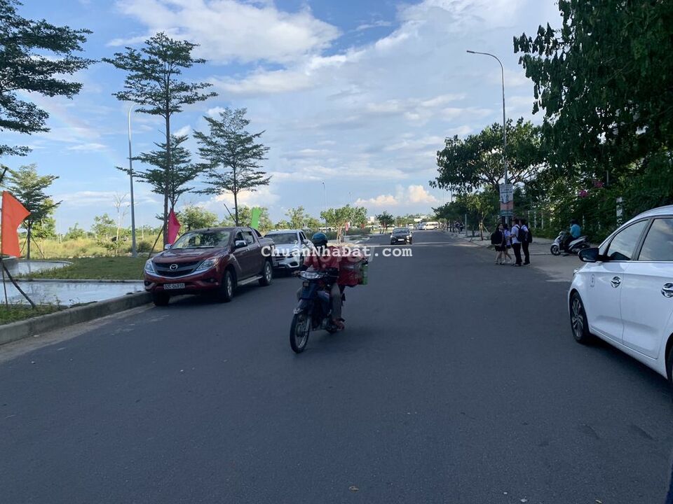 Bán lô biệt thự 432m2-hướng Nam sát kênh sinh thái giá sập hầm 23tr/m2