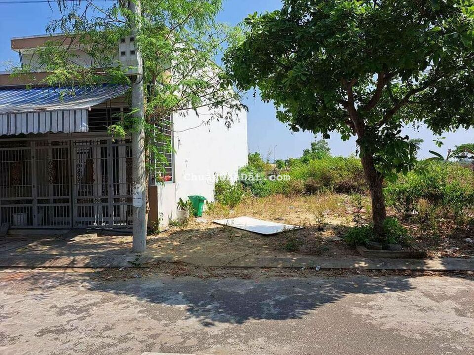 Đất điện ngọc cách đại học FPT 3 bước chân