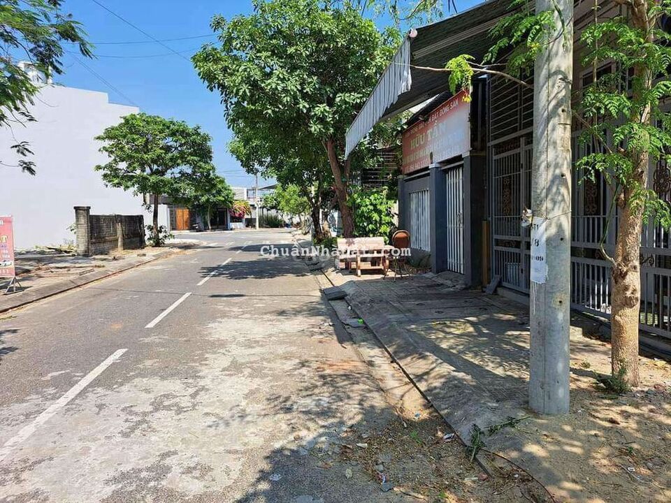 Đất điện ngọc cách đại học FPT 3 bước chân