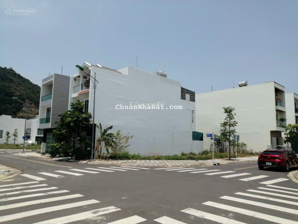 Bán đất lô góc khu ĐT Nam Vĩnh Hải, Nha Trang, Dt 152,4m2 (8,5x20m) - giá 28,5tr/m (~4,343 tỷ)