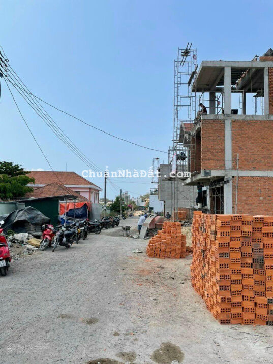 Bán đất Ngô Văn Sở, Vĩnh Hoà, Nha Trang. DT 70,9m2 (4x17,725m) - Giá 2,7 tỷ (~38tr/m2)