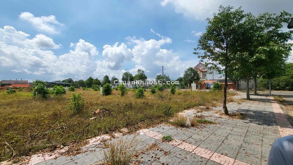 Đất ngộp cần bán gấp, ngay trung tâm Phú Mỹ , sổ sắn 100m2, 1,2 tỷ