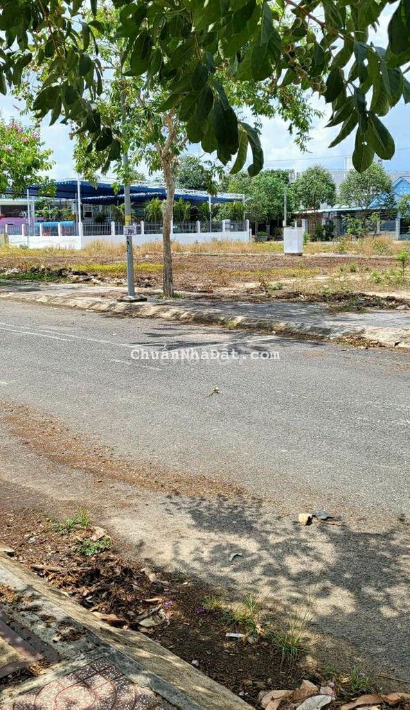 Đất ngộp bán gấp 100m² thổ vườn sổ sẵn trung tâm Phú Mỹ 750Tr