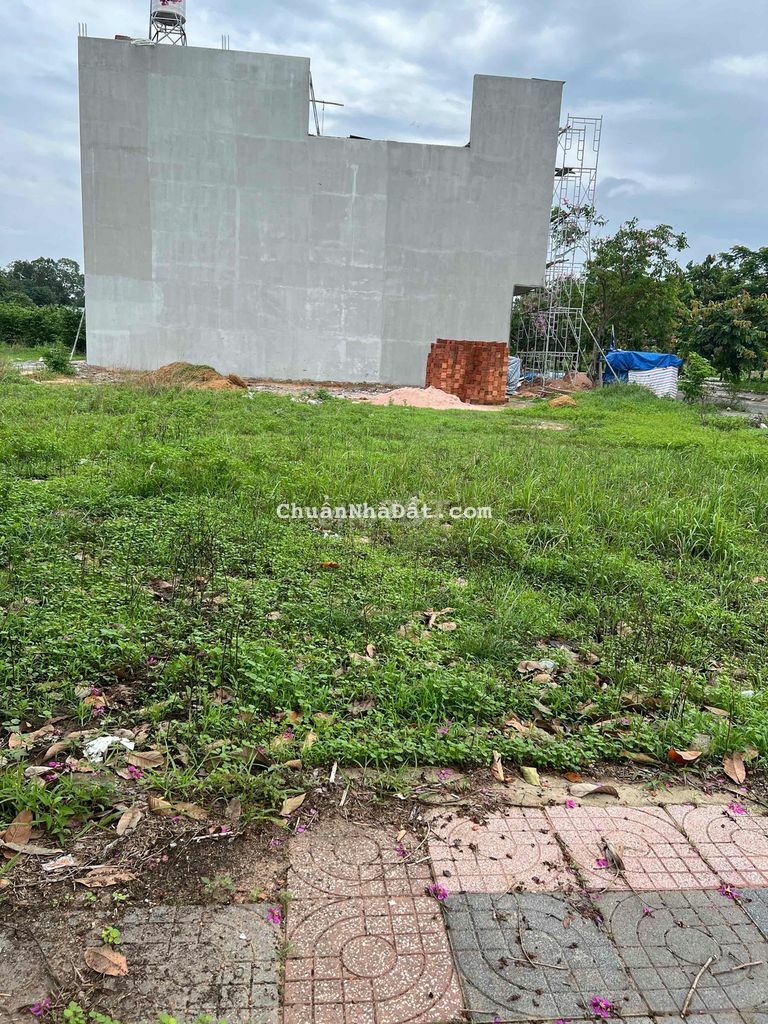 Ra nhanh lô đất ngay Vin com Phú Mỹ , sổ riêng , 100m2 giấ 800tr