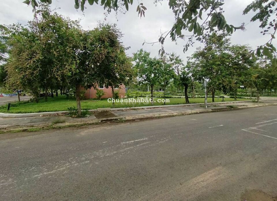 Kẹt bank bán gấp 100m² đất thổ vườn , Vòng xoay Hắc Dịch sổ sẵn 800Tr