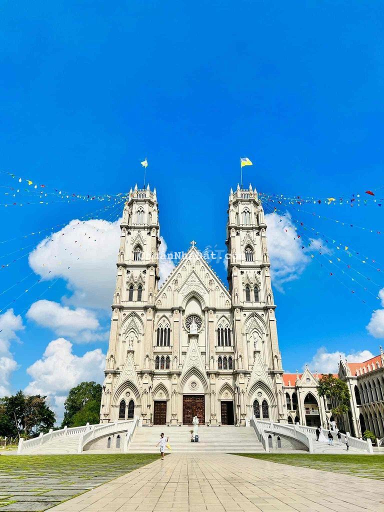 Bán nhanh miếng đất gần nhà thờ Song Vĩnh, 150m2, sổ sắn 800 triệu