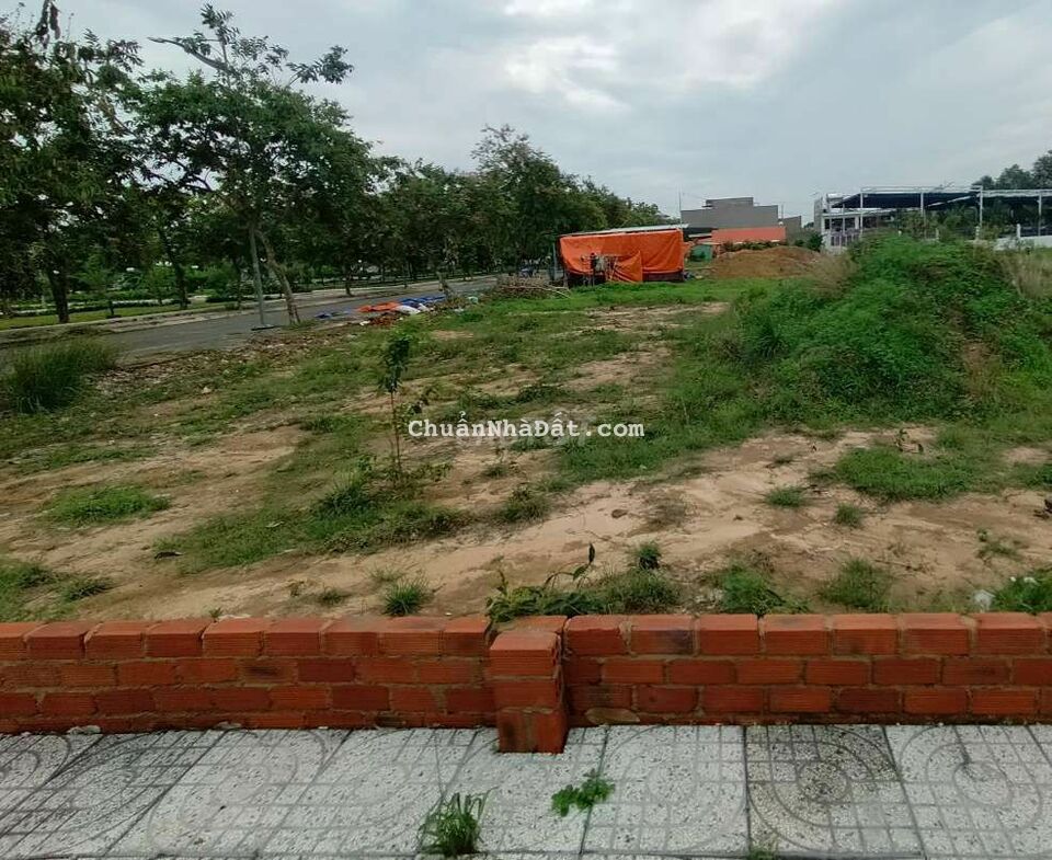 Ngộp bank ra gấp đất thổ vườn 191m² ngay trung tâm Phú Mỹ sổ sẵn 900Tr Ngộp bank ra gấp đất thổ vườn 191m² ngay trung tâm Phú Mỹ sổ sẵn 900Tr