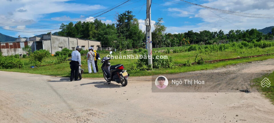 Chính chủ bán đất 2mt đường rất đẹp view hồ Châu Pha giá 2,5 tỷ rất thích hợp mua đầu tư