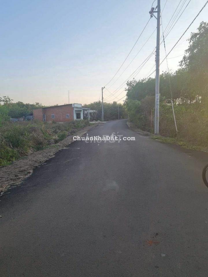 Đất mặt tiền nhựa 12M, gần  khu du lịch mà giá chưa tới 300tr