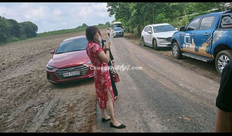 841m2 đất thổ cư, có 27m mặt tiền nhựa, gần KCN Long Bình, Phú Riềng. 841m2 đất thổ cư, có 27m mặt tiền nhựa, gần KCN Long Bình, Phú Riềng.