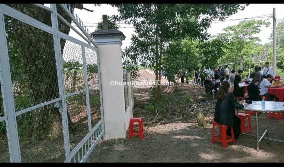 27m đường nhựa, tổng 841m2 thổ cư 100m, gần KCN Long Bình, Phú Riềng. 27m đường nhựa, tổng 841m2 thổ cư 100m, gần KCN Long Bình, Phú Riềng.