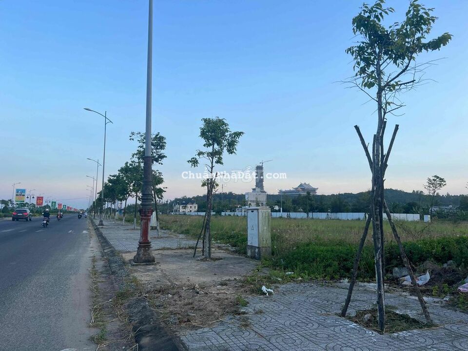 MT Hoàng Sa cách biển Mỹ Khê 2km, giá đầu tư