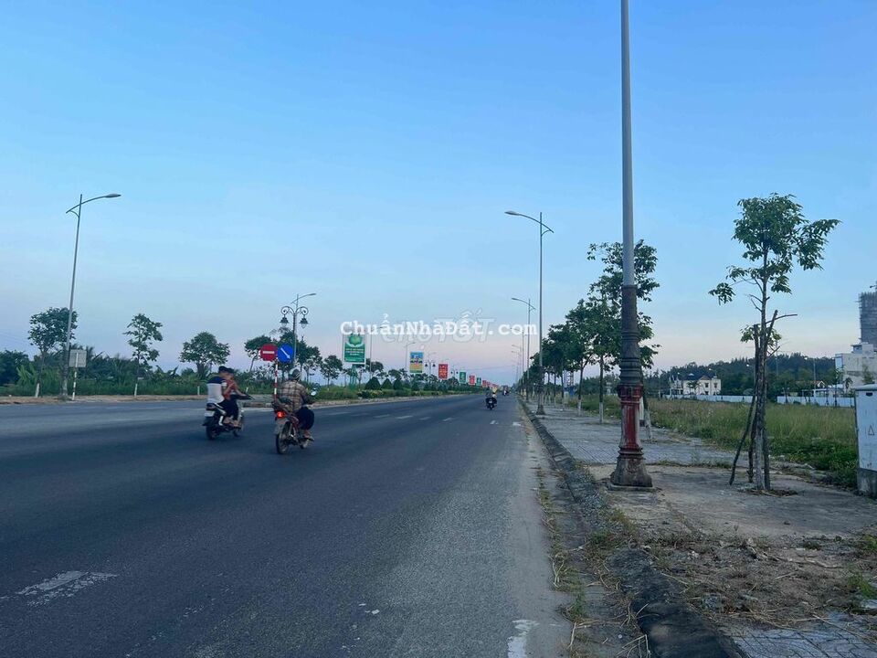 MT Hoàng Sa cách biển Mỹ Khê 2km, giá đầu tư