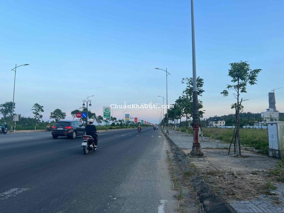 MT Hoàng Sa cách biển Mỹ Khê 2km, giá đầu tư