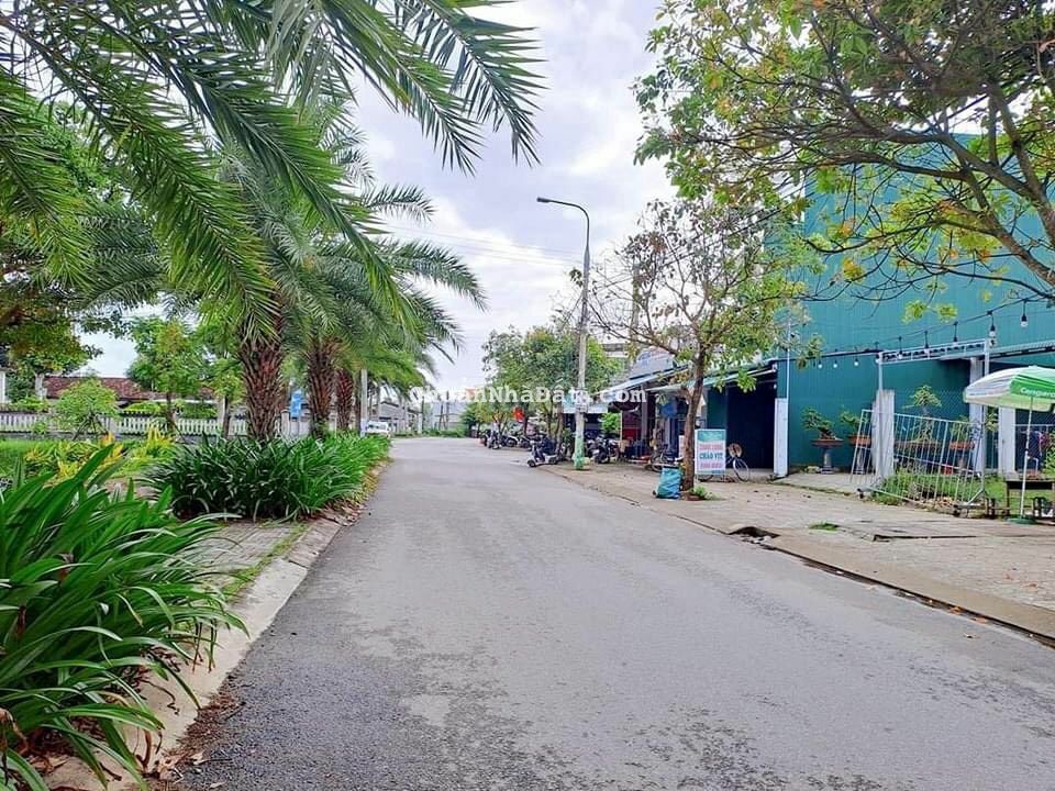 Bán lô đất 7.5x20, 2 mặt tiền, hộ khẩu TP Quảng Ngãi, giá chỉ 1,25t Bán lô đất 7.5x20, 2 mặt tiền, hộ khẩu TP Quảng Ngãi, giá chỉ 1,25t