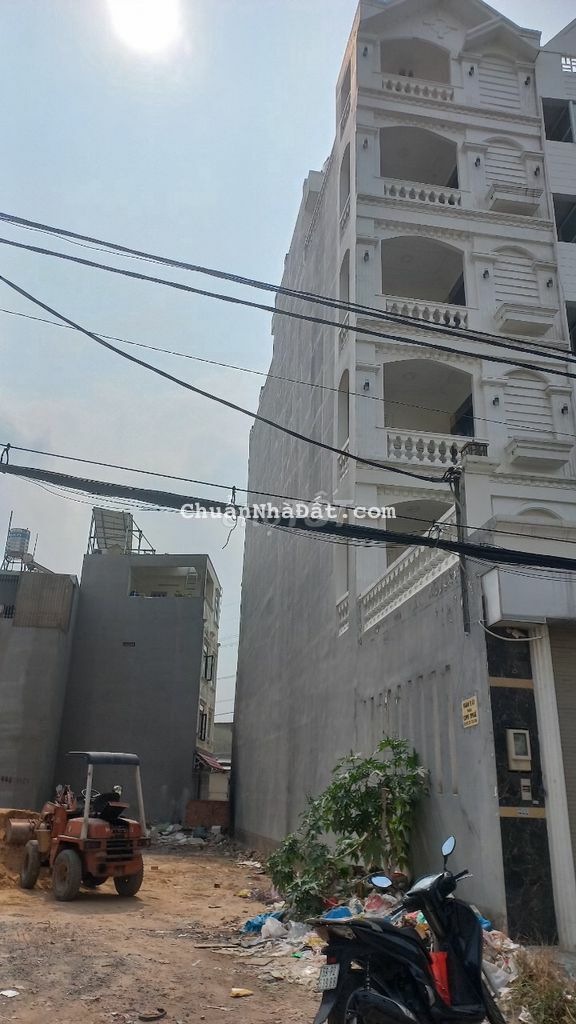 Bán lô đất đẹp vuông vức ngay cổng Công Viên Phần mềm Quang Trung