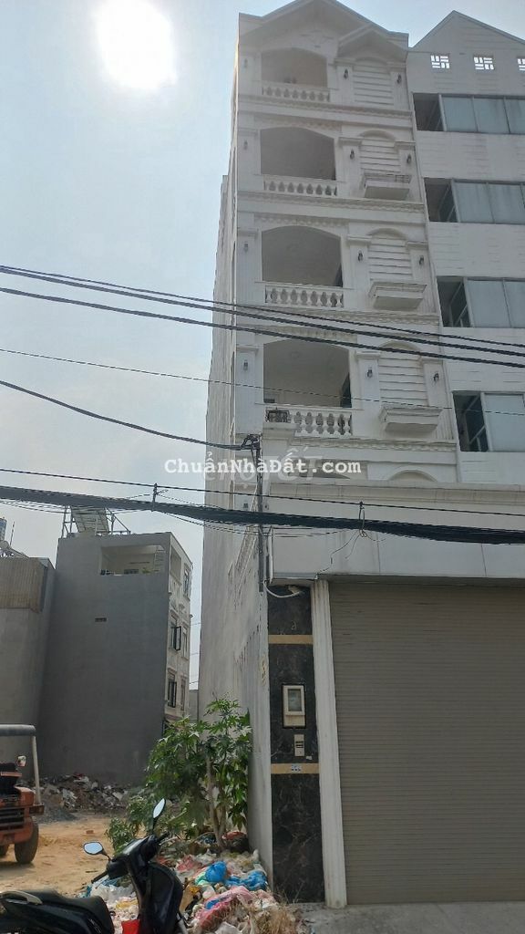 Bán lô đất đẹp vuông vức ngay cổng Công Viên Phần mềm Quang Trung