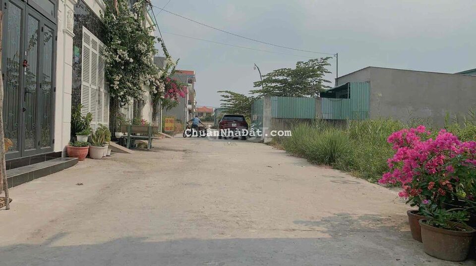 Ngợp lô đất 10x18,5=185m full thổ cư còn 43tr/m2