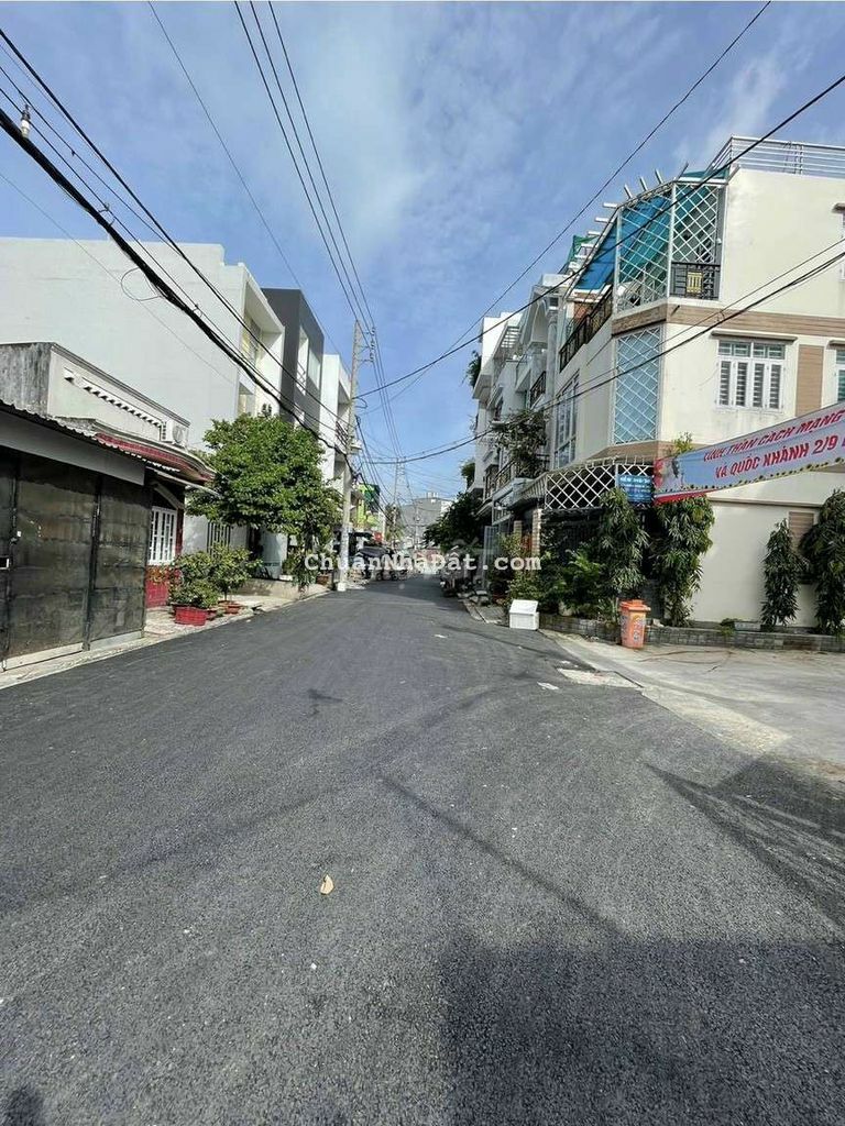 Bán gấp lô đất đẹp Ngã tư ga, Q12