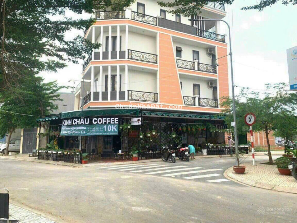 Đất mặt tiền rạch gần chợ Vườn Lài đường thông 12m. Kinh doanh tốt. DT 4m x 19m. Full thổ cư