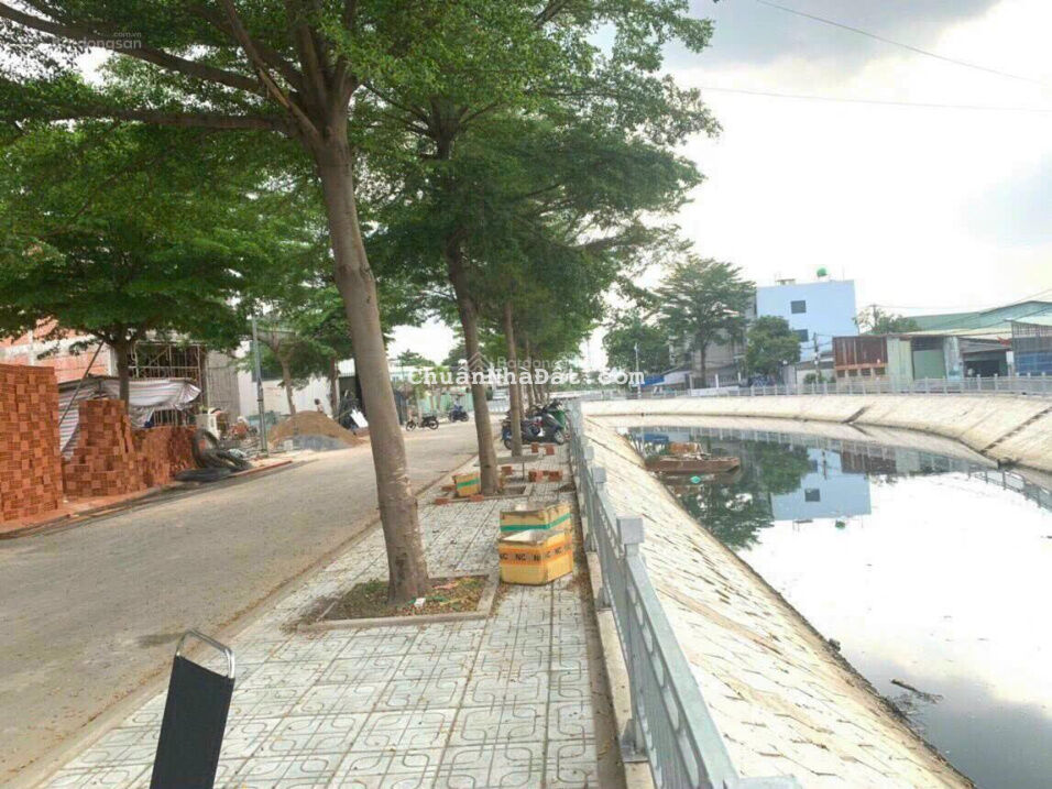 Đất mặt tiền rạch gần chợ Vườn Lài đường thông 12m. Kinh doanh tốt. DT 4m x 19m. Full thổ cư